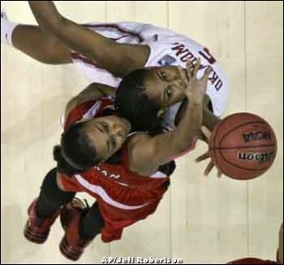 Ashley Paris 2009 Final Four.jpg