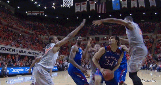 PerryEllisFoulMarcusSmartLooseBall.gif