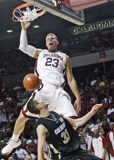 blake-griffin-dunks-on-colorado.jpg